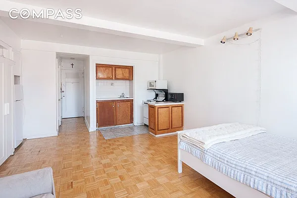 Rented by Compass | media 27