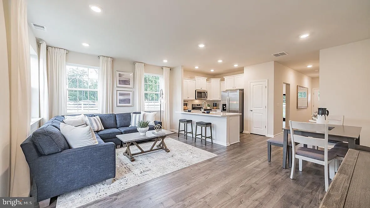 22 Peregrine Way — Photo 1