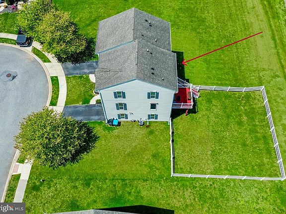 3rd image of 20 Loren St
