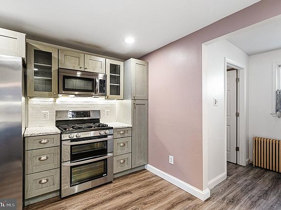 3rd image of 1101 Crease St