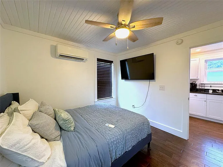 222 NE 1st Ave — Photo 18