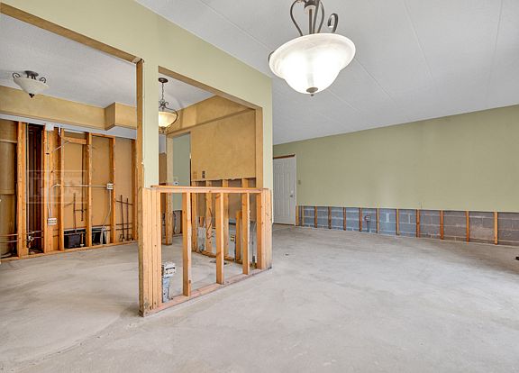 5th image of 5033 Circle Dr APT 102