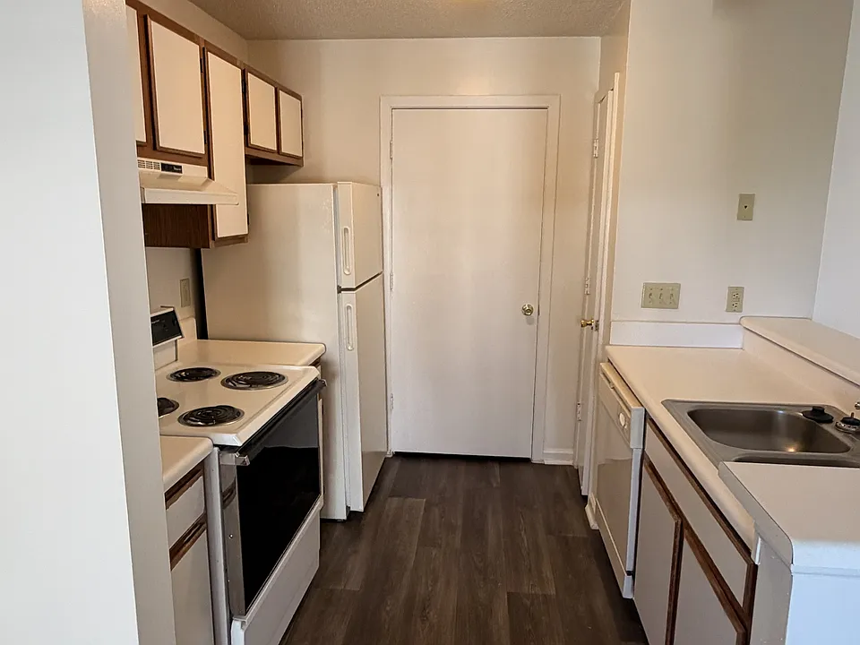 20 Hamiltons Harbor Dr #844