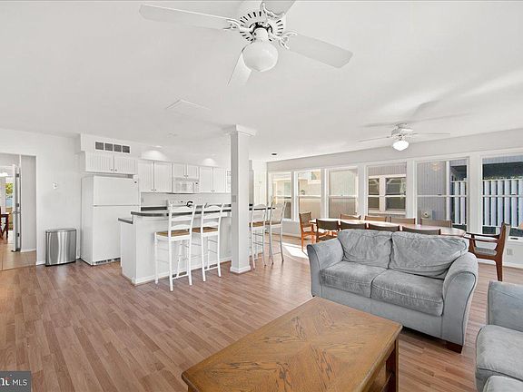 4th image of 119 Oakwood St