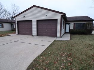 126 Royal Crest Dr UNIT I, Seville, OH 44273