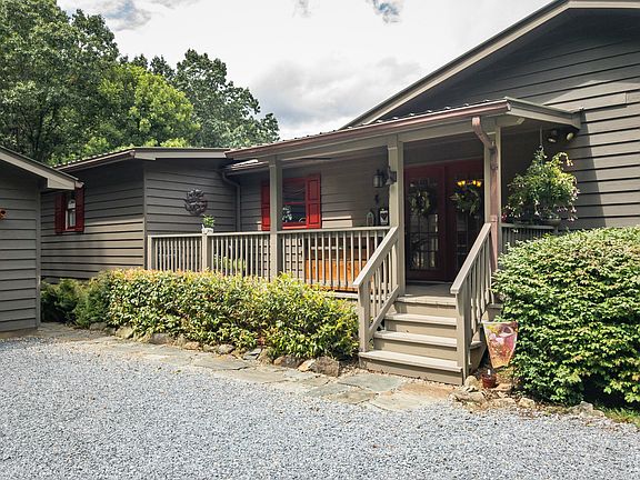 2nd image of 806 Mountain Lake Dr