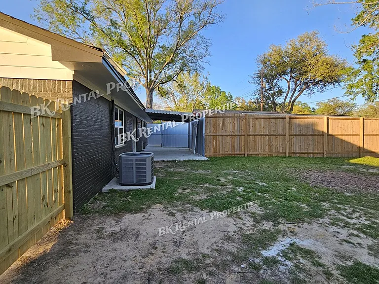 1108 N 3rd St — Photo 5