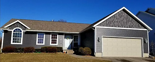 2421 Fox Trail Dr NE Photo 1