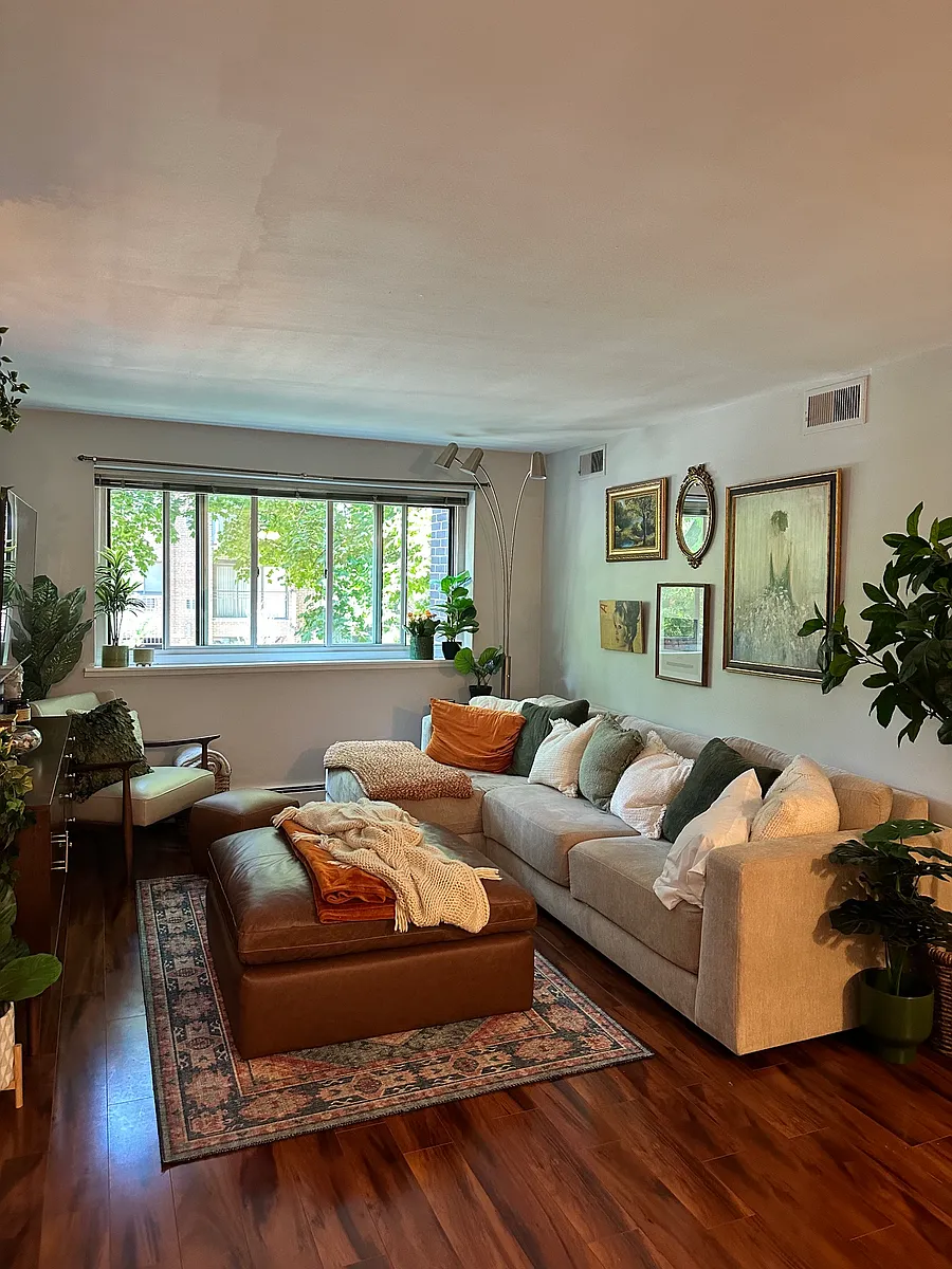 Photo 1 of 22 - 515 W Wrightwood Ave #208 - Chicago, IL Primary Photo - 515 W Wrightwood Ave #208