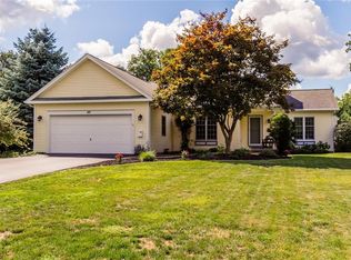 49 Ridgeview Dr, East Rochester, NY 14445