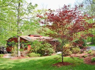 1 Mohigan Rd, Stockbridge, MA 01262