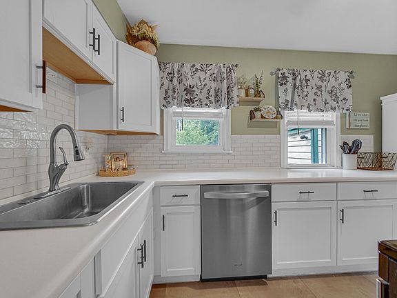 5th image of 114 Beverly Ln