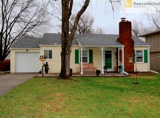 5123 Ash St, Roeland Park, KS 66205