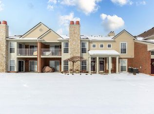 52196 Naugatuck Dr, Macomb, MI 48042