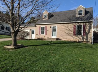 11061 Woodbushe Dr SE, Lowell, MI 49331