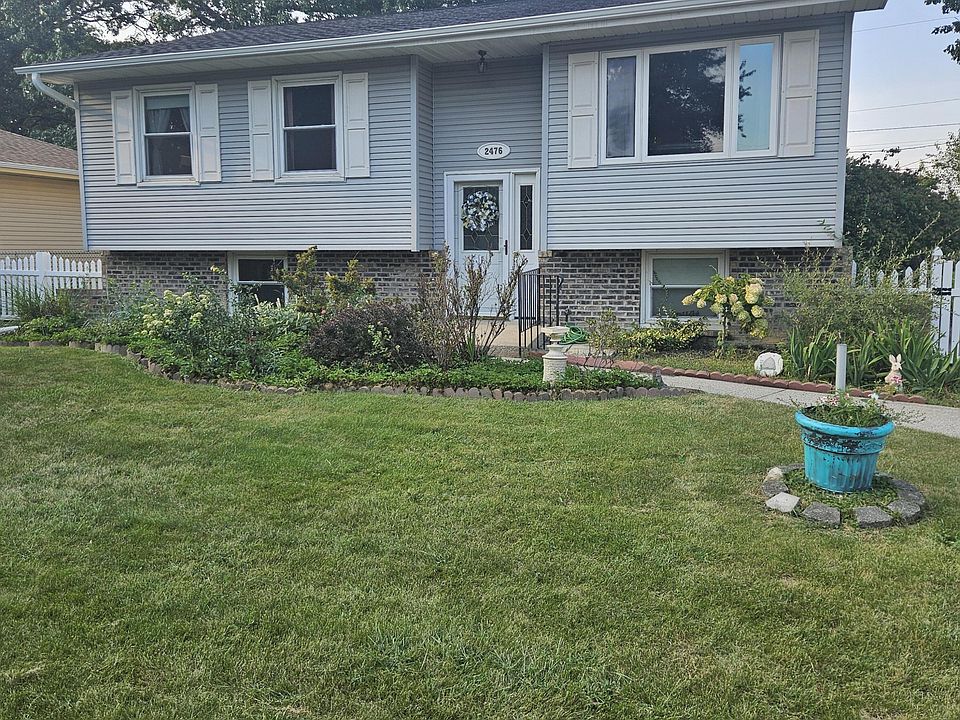 1st image of 2476 Crowsnest Dr