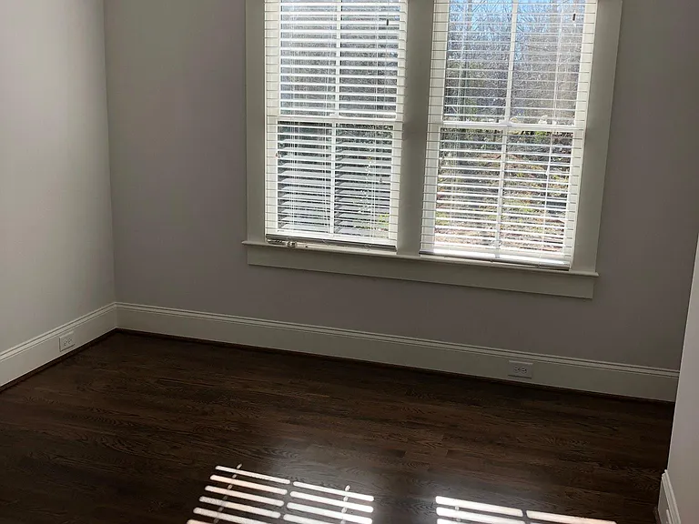 2121 Roslyn Ave — Photo 34