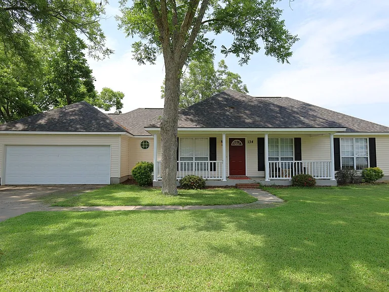134 Pecan St — Photo 1