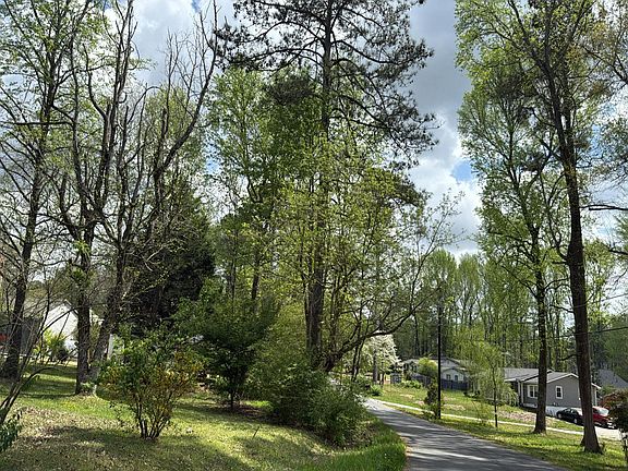 5th image of 2889 Whiteview Dr NW
