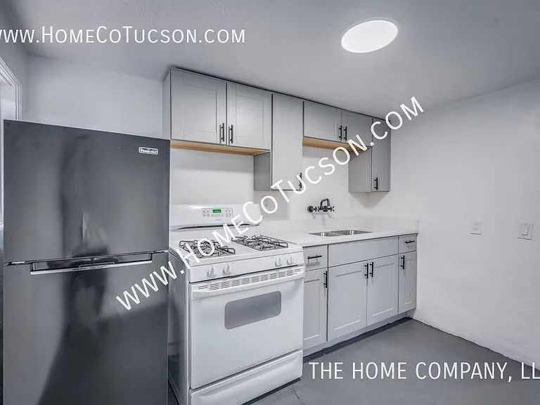940 E Florita St — Photo 33