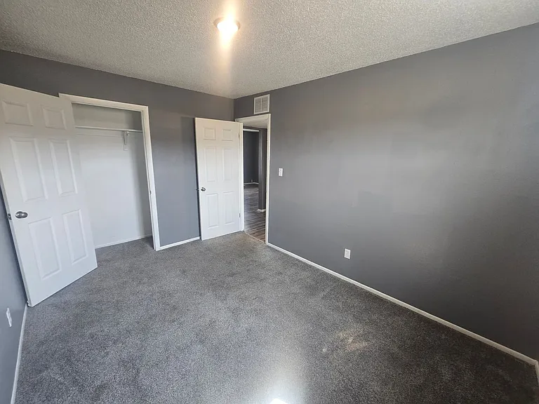 984 E Saxony Dr — Photo 31