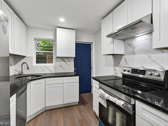 3rd image of 2029 Sigel St