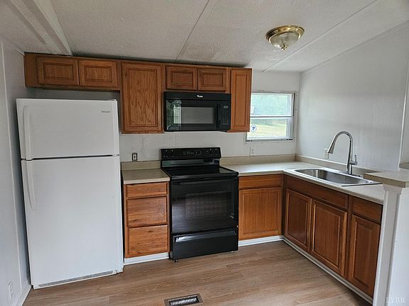 5th image of 155 James Ln
