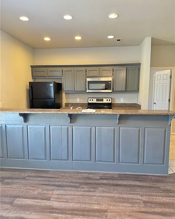 1st image of 3205 SW Windrift Ave #2