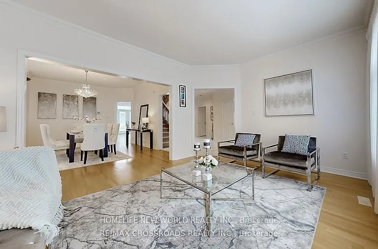 73 Reansbury Cres — Photo 4