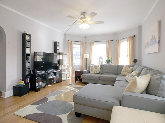 3rd image of 3900 N Monticello Ave #2