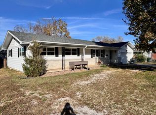 729 E Auburn St, Bolivar, MO 65613