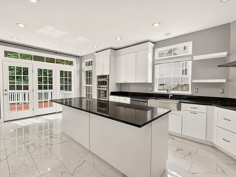 6455 Saddlebrook Ln — Photo 6