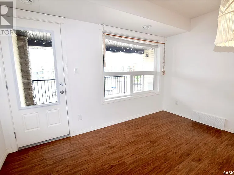125 Willis Cres — Photo 5