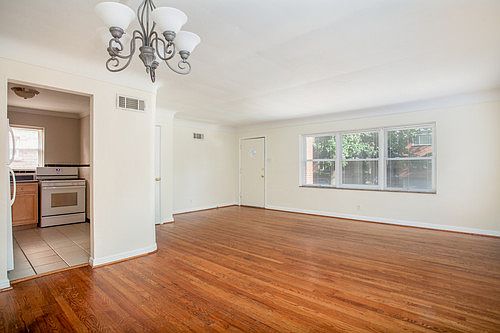 5th image of 7024 Dartmouth Ave Floor 1
