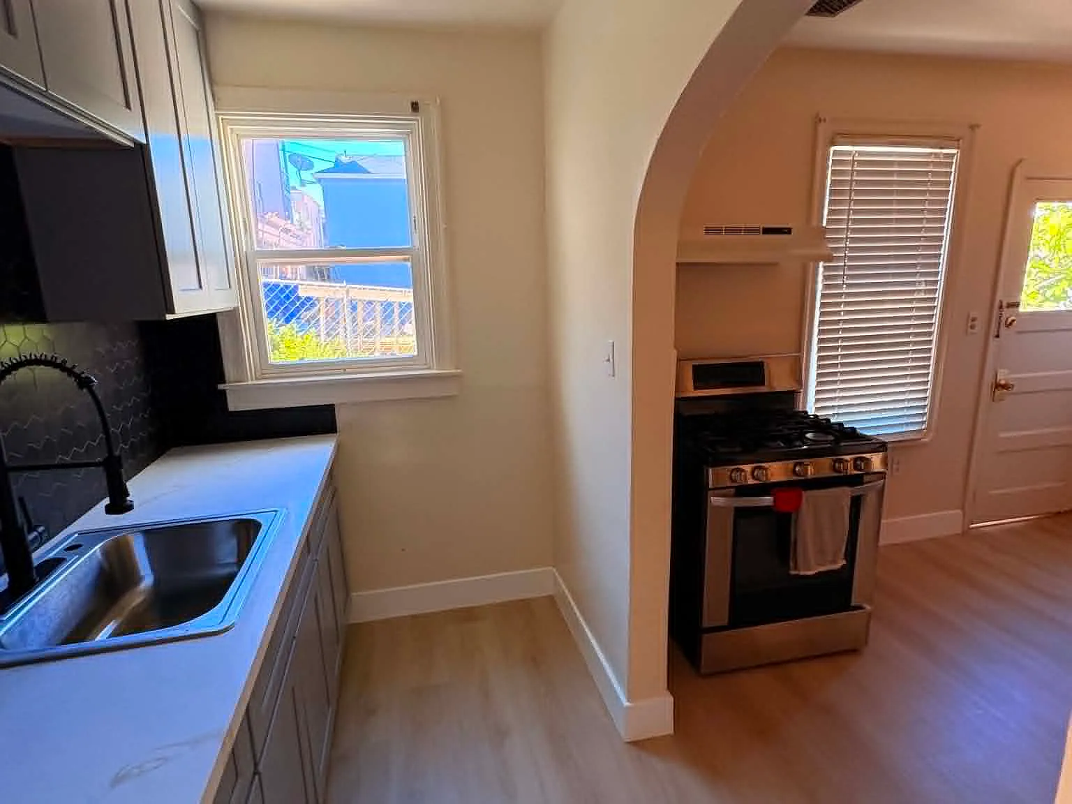 2 bed, 900 sqft, $2,250 — Photo 4