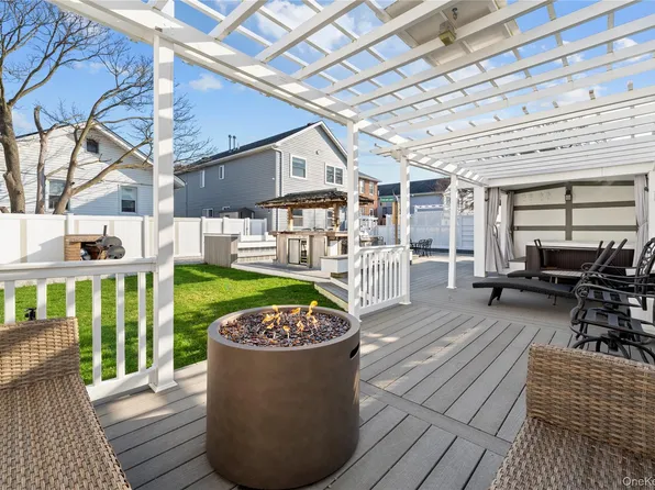 431 Beach 35th Street, Far Rockaway, NY 11691