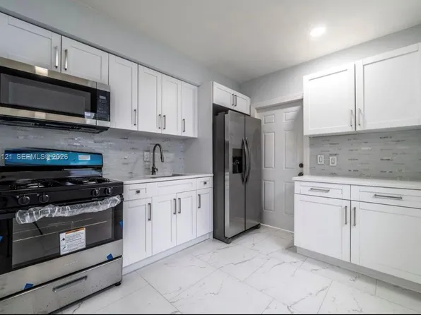 425 NW 14th Way, Fort Lauderdale, FL 33311