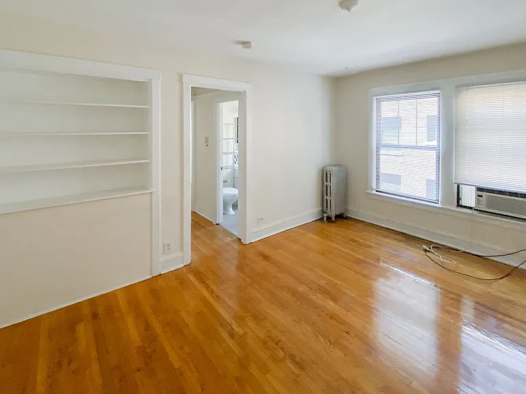 512-20 W. Cornelia — Photo 42