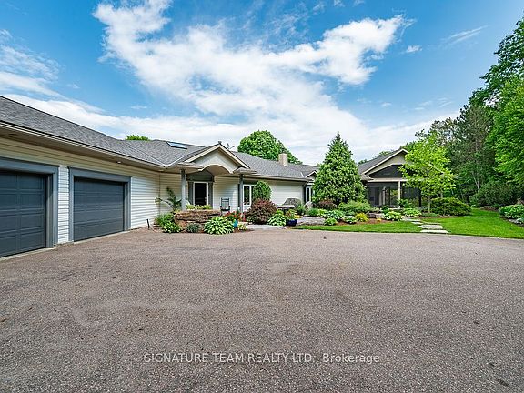 3rd image of 2741 Foymount Rd