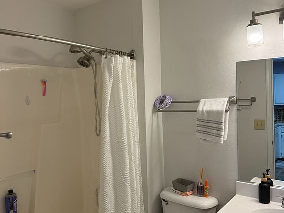 3rd image of 1552 Devon Ln