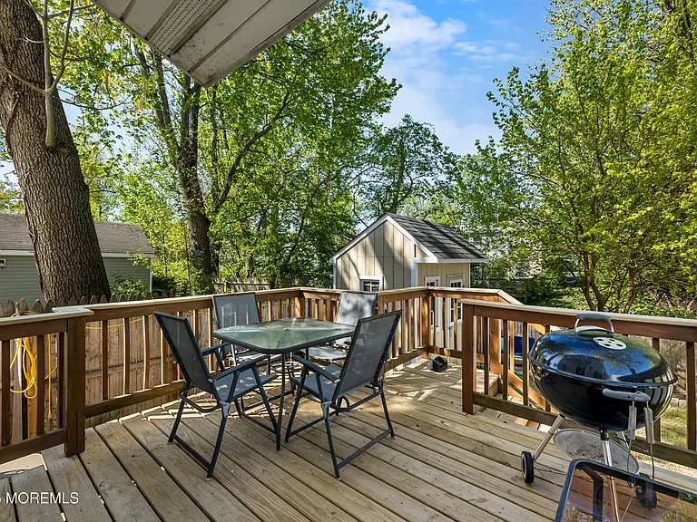 105 Wayside Dr — Photo 26