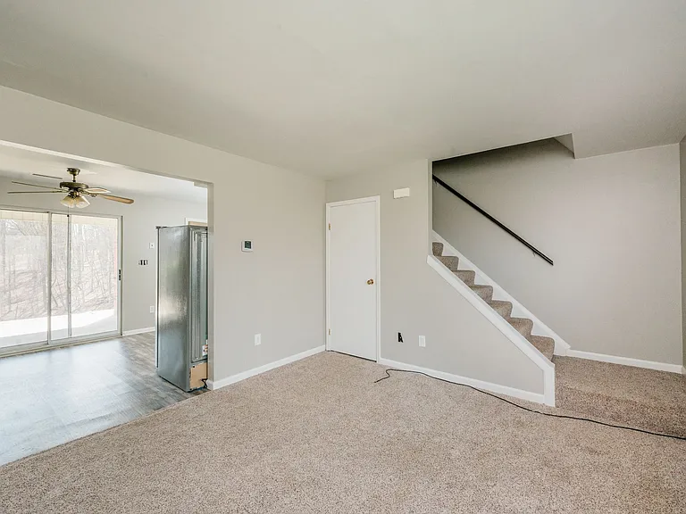 4002-4032 E Shaffer Ave — Photo 5