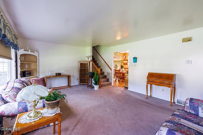 4th image of 127 Sylvia Lane