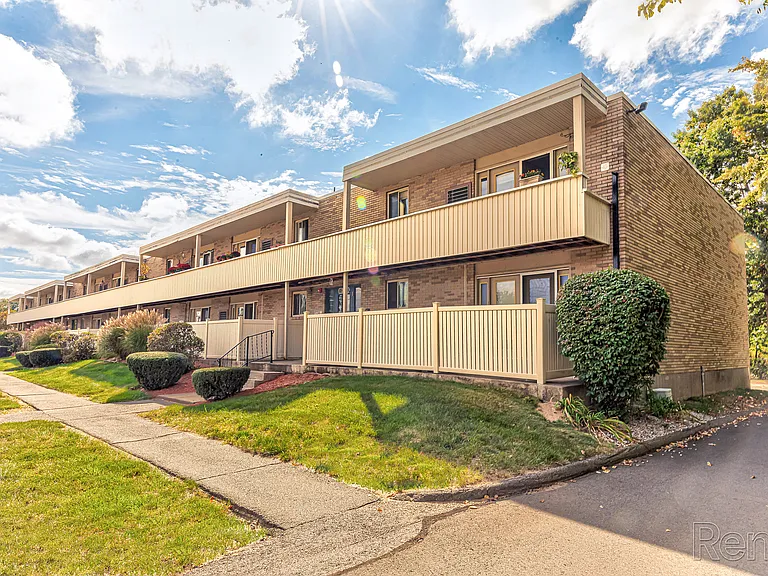 Sutton Place Apartments — Photo 10