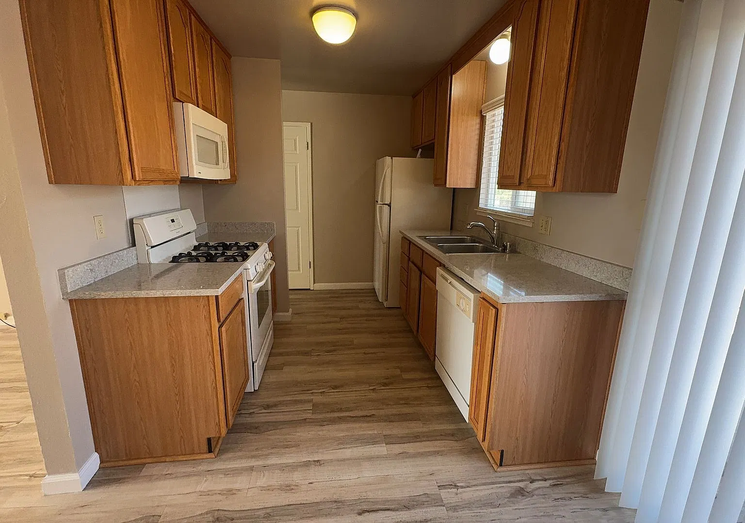 One story 2 Bedroom Duplex on Celeste and Oakdale Rd in Modesto — Photo 4