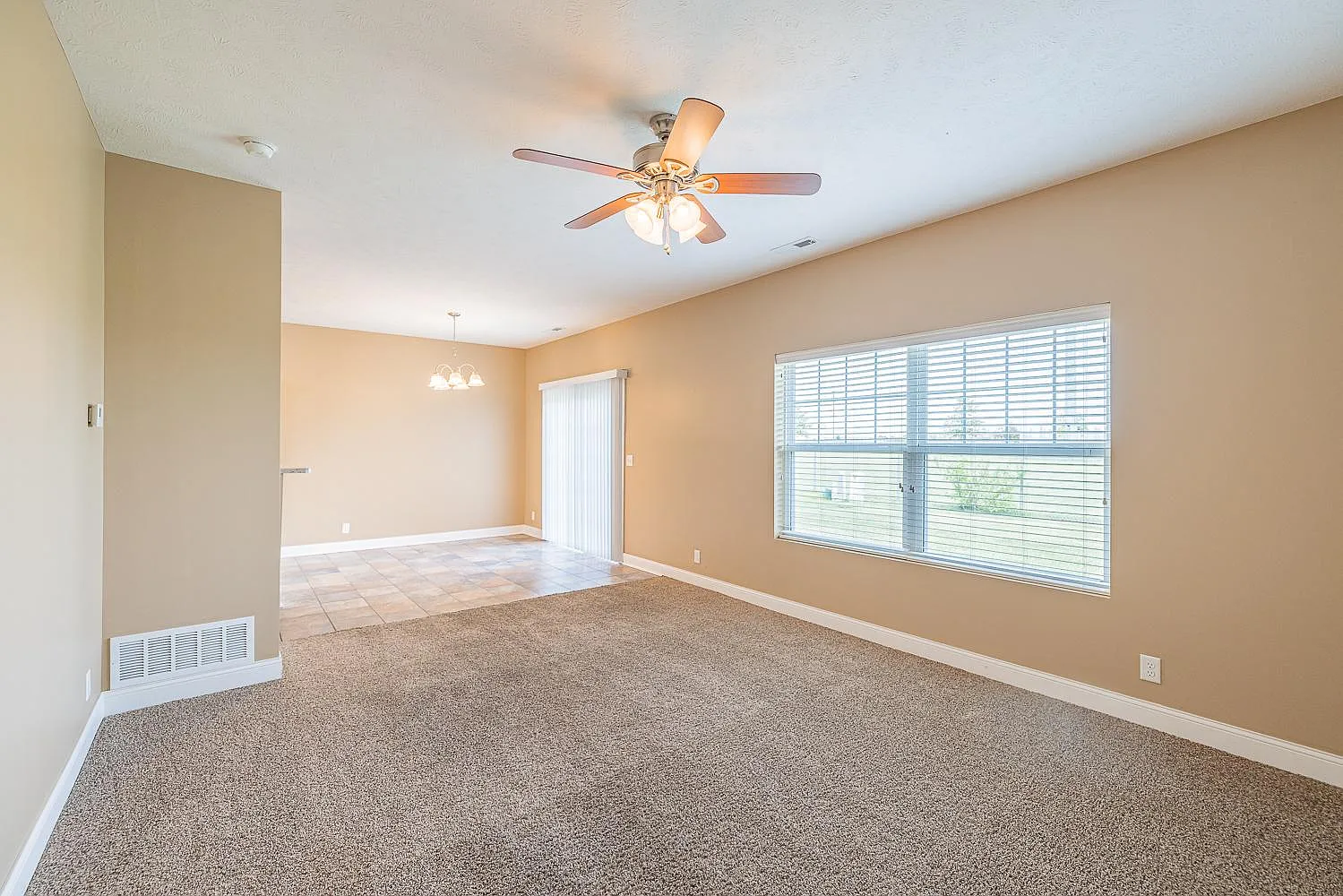3 bed, 2.5 bath, 1607 sqft, $1,769 — Photo 2