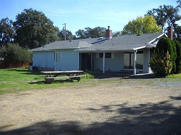 4th image of 140 Bisby Ave