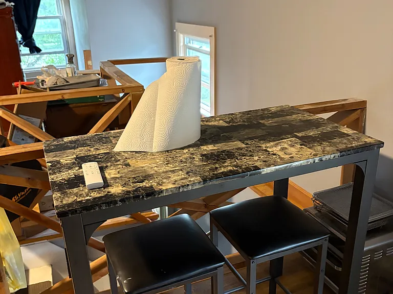 Kitchenette dinning table w/stools