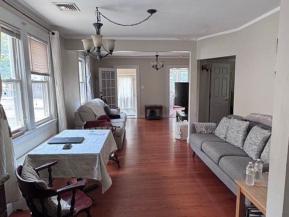 3rd image of 105 Prospect St