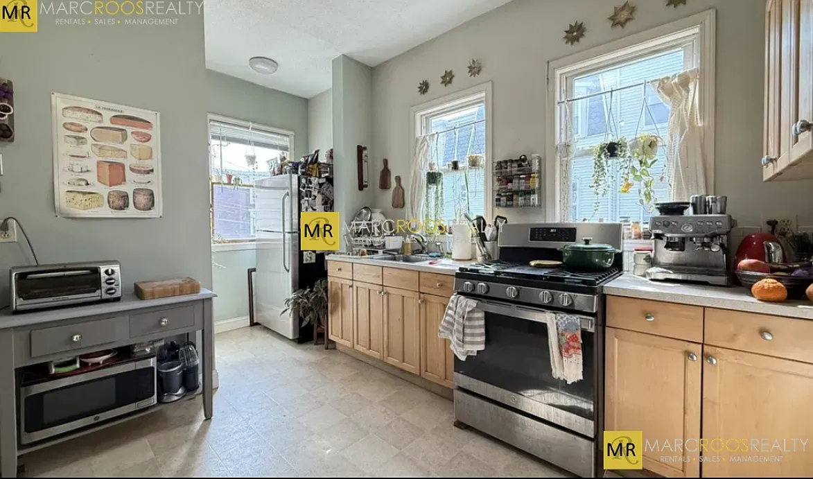 3 bed, 9999 sqft, $3,200 — Photo 2